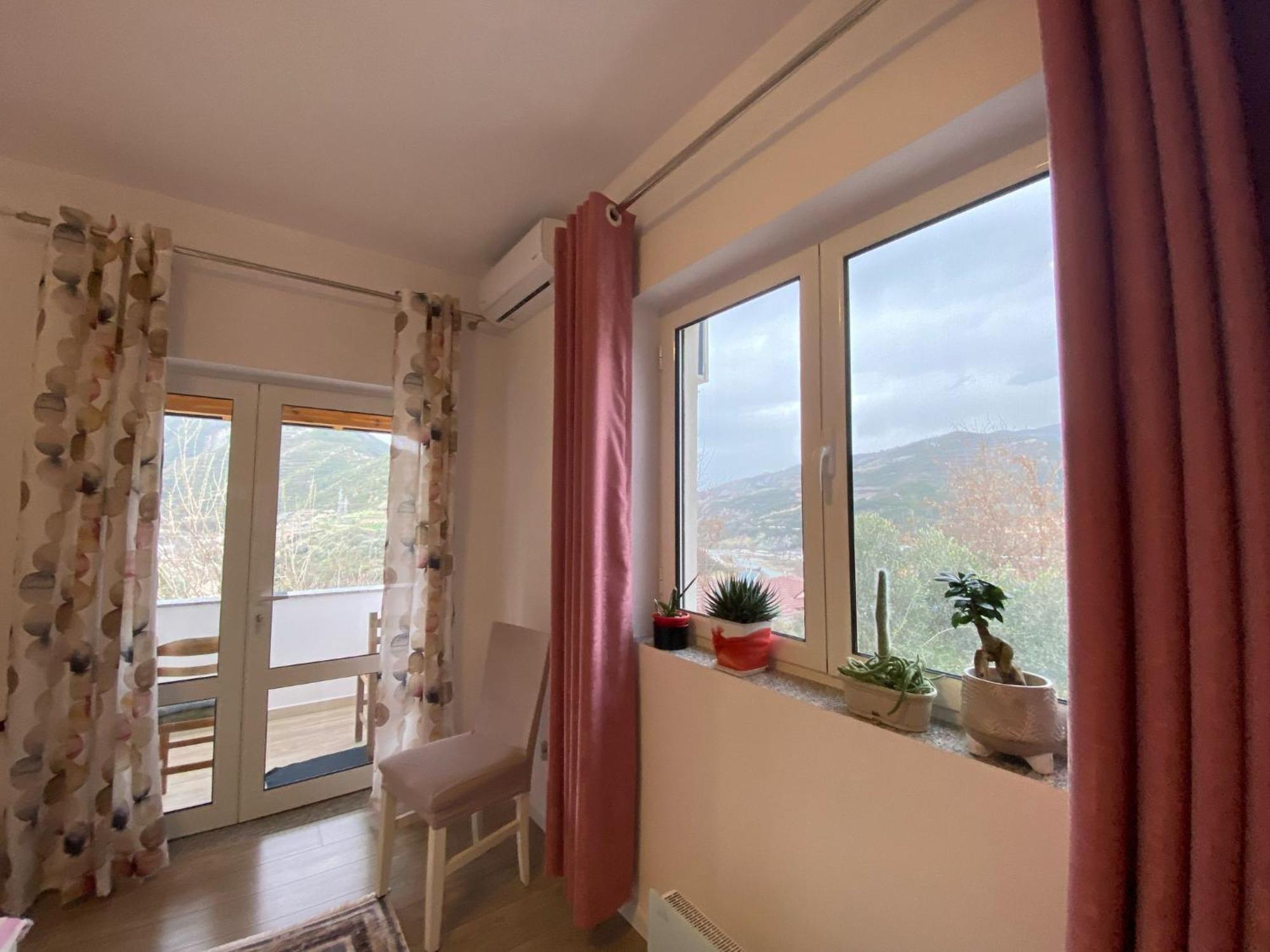 Bright & Cozy Room With Balcony Corovode Exterior photo